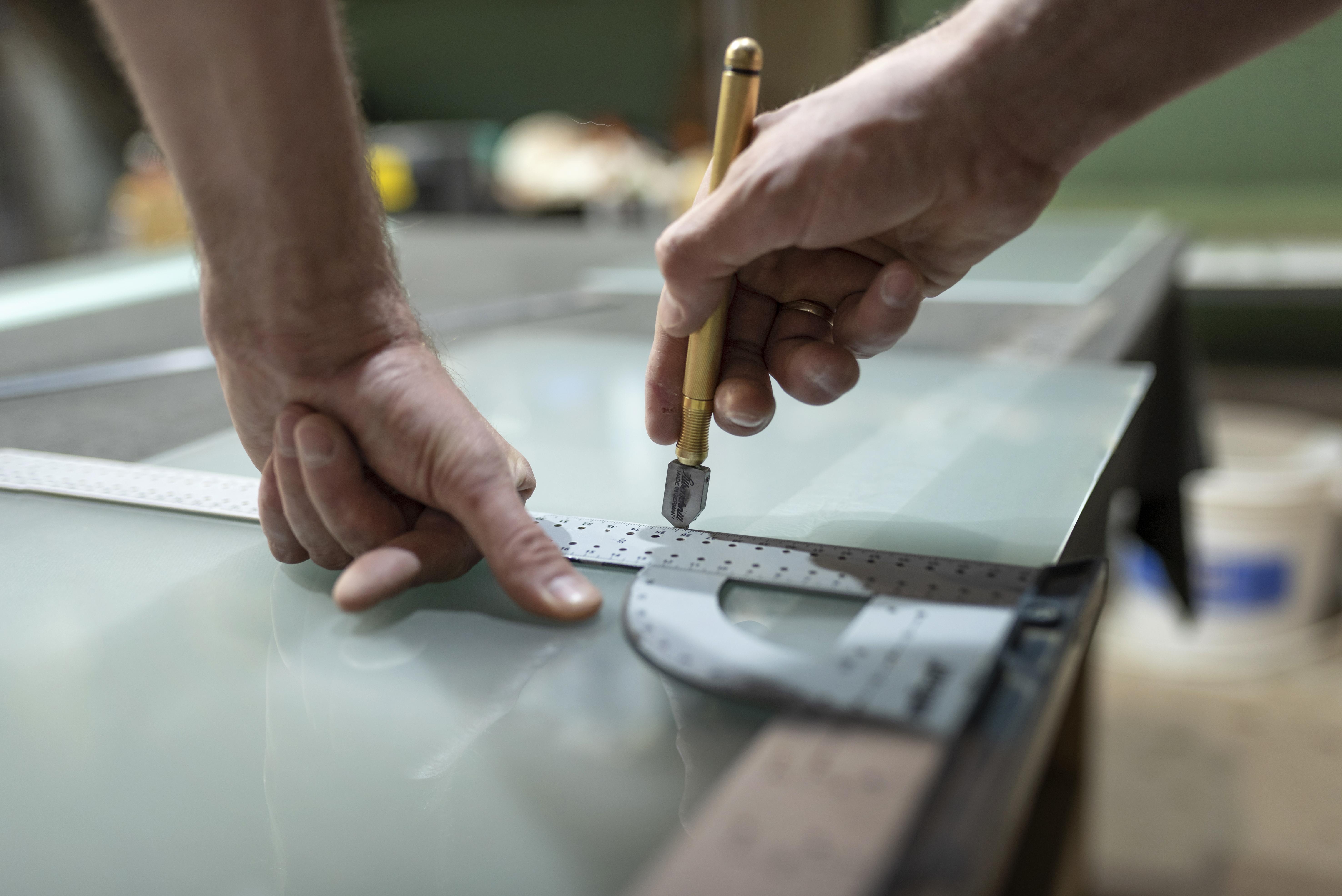 cutting glass with a glass cutter